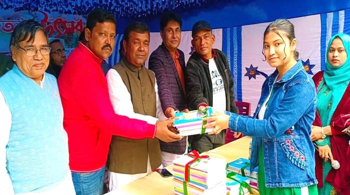 গোবিন্দগঞ্জে বর্ণিল আয়োজনে পাঠ্যবই উৎসব গোবিন্দগঞ্জে বর্ণিল আয়োজনে পাঠ্যবই উৎসব