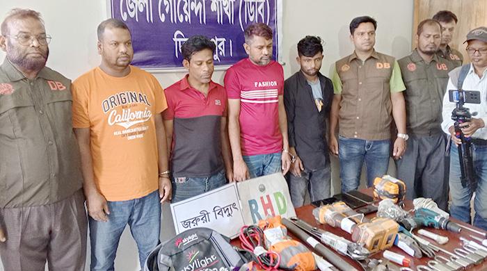 দিনাজপুরে আন্তঃজেলা ডাকাত দলের ৪ সদস্য গ্রেপ্তার দিনাজপুরে আন্তঃজেলা ডাকাত দলের ৪ সদস্য গ্রেপ্তার