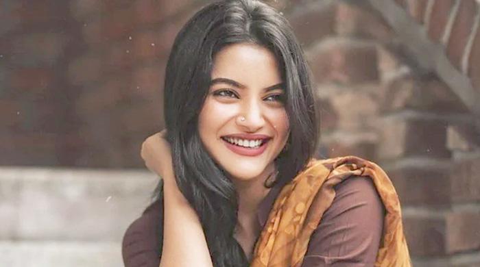 আন্ধারে তুষির প্রথম দেখা আন্ধারে তুষির প্রথম দেখা
