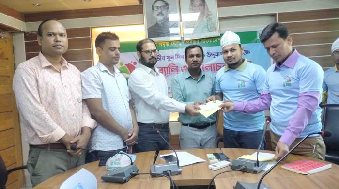 সুন্দরগঞ্জে যুব দিবসে আলোচনা ও চেক বিতরণ সুন্দরগঞ্জে যুব দিবসে আলোচনা ও চেক বিতরণ