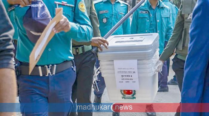 ২১ জেলায় ব্যালট পেপার পাঠাল নির্বাচন কমিশন ২১ জেলায় ব্যালট পেপার পাঠাল নির্বাচন কমিশন