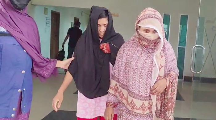 গোবিন্দগঞ্জে পর্ণো ভিডিও সাথে জড়িত নারীসহ ৪ জন গ্রেফতার গোবিন্দগঞ্জে পর্ণো ভিডিও সাথে জড়িত নারীসহ ৪ জন গ্রেফতার