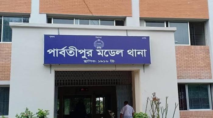 পার্বতীপুরে রেললাইনের পাশে বস্তা বিক্রেতার ঝুলন্ত মরদেহ উদ্ধার পার্বতীপুরে রেললাইনের পাশে বস্তা বিক্রেতার ঝুলন্ত মরদেহ উদ্ধার