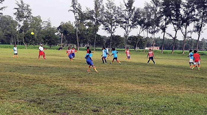 নওগাঁয় প্রমিলা ফুটবল প্রতিযোগিতা অনুষ্ঠিত নওগাঁয় প্রমিলা ফুটবল প্রতিযোগিতা অনুষ্ঠিত