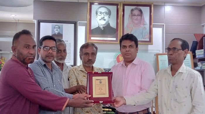 উপজেলা নিবার্হী অফিসারকে প্রেসক্লাবের বিদায় সংবর্ধনা উপজেলা নিবার্হী অফিসারকে প্রেসক্লাবের বিদায় সংবর্ধনা