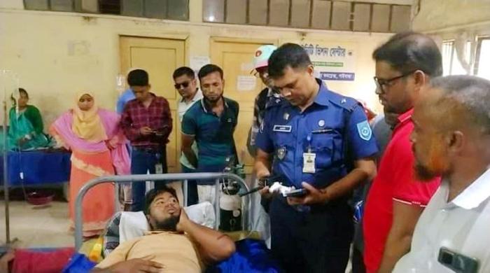 গোবিন্দগঞ্জে সাংবাদিকদের মারধরের ঘটনায় মাদ্রাসা সুপারসহ পাঁচজনের বিরুদ্ধে মামলা গোবিন্দগঞ্জে সাংবাদিকদের মারধরের ঘটনায় মাদ্রাসা সুপারসহ পাঁচজনের বিরুদ্ধে মামলা