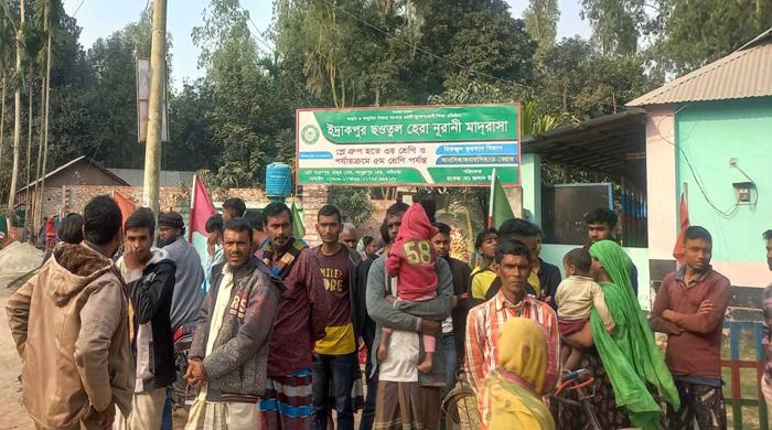 সাদুল্লাপুরে অটোরিকশা চাপায় প্রাণ গেল শিশুর সাদুল্লাপুরে অটোরিকশা চাপায় প্রাণ গেল শিশুর