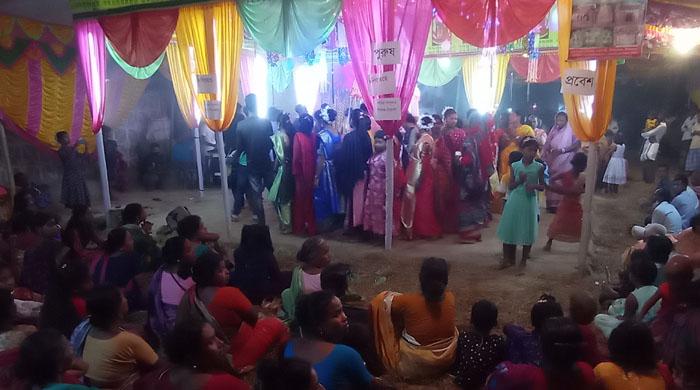 ফুলবাড়ীতে মহানাম যজ্ঞানুষ্ঠান অনুষ্ঠিত ফুলবাড়ীতে মহানাম যজ্ঞানুষ্ঠান অনুষ্ঠিত