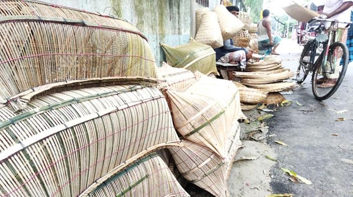 মাছ ধরার চাঁইয়ের কদর বাড়লেও অবহেলিত কারিগররা মাছ ধরার চাঁইয়ের কদর বাড়লেও অবহেলিত কারিগররা