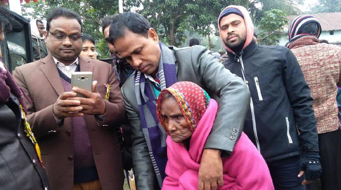 শীতার্ত নারীদের মাঝে শীতবস্ত্র বিতরণ শীতার্ত নারীদের মাঝে শীতবস্ত্র বিতরণ