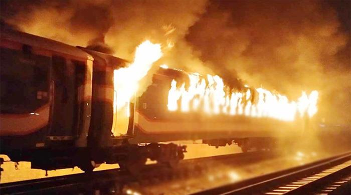 ‘বাচ্চাসহ বউ পুড়ে গেছে বের হয়ে আর কী করব’ ‘বাচ্চাসহ বউ পুড়ে গেছে বের হয়ে আর কী করব’