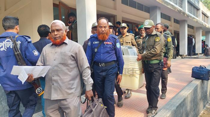 কড়া নিরাপত্তায় গাইবান্ধার কেন্দ্রে কেন্দ্রে ভোট সামগ্রী কড়া নিরাপত্তায় গাইবান্ধার কেন্দ্রে কেন্দ্রে ভোট সামগ্রী