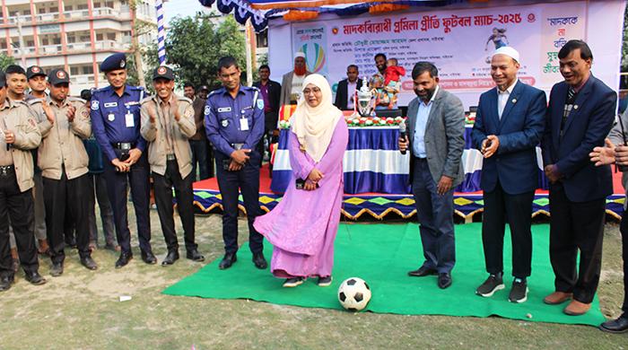 গাইবান্ধায় হয়ে গেল মাদকবিরোধী প্রমিলা প্রীতি ফুটবল ম্যাচ গাইবান্ধায় হয়ে গেল মাদকবিরোধী প্রমিলা প্রীতি ফুটবল ম্যাচ