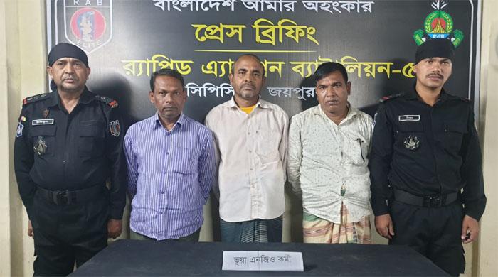 নওগাঁয় ভূয়া এনজিও চেয়ারম্যান ও ম্যানেজারসহ ৩ জনকে গ্রেফতার নওগাঁয় ভূয়া এনজিও চেয়ারম্যান ও ম্যানেজারসহ ৩ জনকে গ্রেফতার