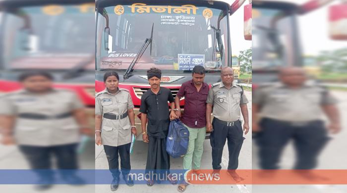 সাদুল্লাপুরে বাসে গাঁজাসহ দুই ‘কারবারি’ গ্রেপ্তার সাদুল্লাপুরে বাসে গাঁজাসহ দুই ‘কারবারি’ গ্রেপ্তার