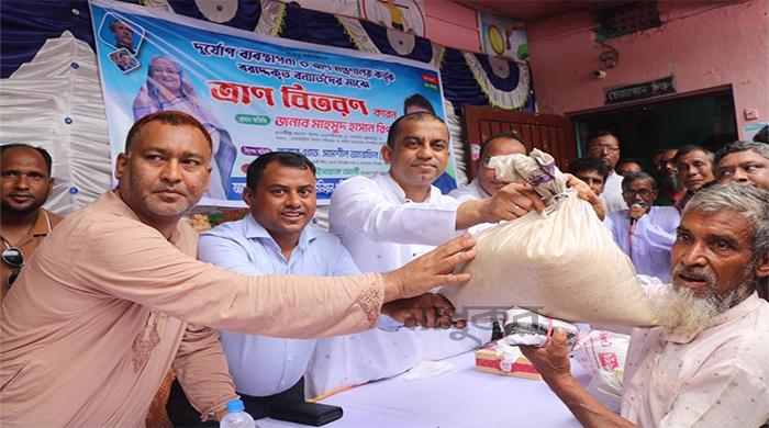 সাঘাটায় বানভাসিদের মাঝে সংসদ সদস্য রিপনের ত্রাণ বিতরণ সাঘাটায় বানভাসিদের মাঝে সংসদ সদস্য রিপনের ত্রাণ বিতরণ