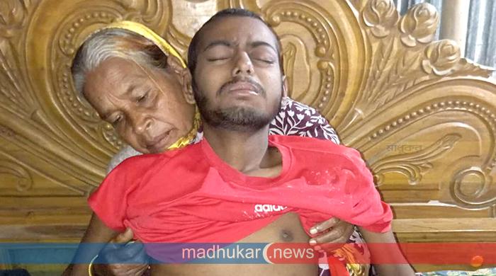 ক্যান্সারে আক্রান্ত সুন্দরগঞ্জের কিশোর রুবেল বাঁচতে চায় ক্যান্সারে আক্রান্ত সুন্দরগঞ্জের কিশোর রুবেল বাঁচতে চায়