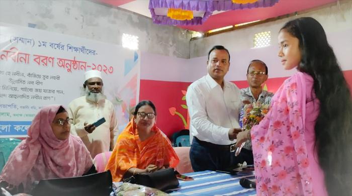 নবীণদের বরণ করে নিলো কাউনিয়া মহিলা কলেজ নবীণদের বরণ করে নিলো কাউনিয়া মহিলা কলেজ