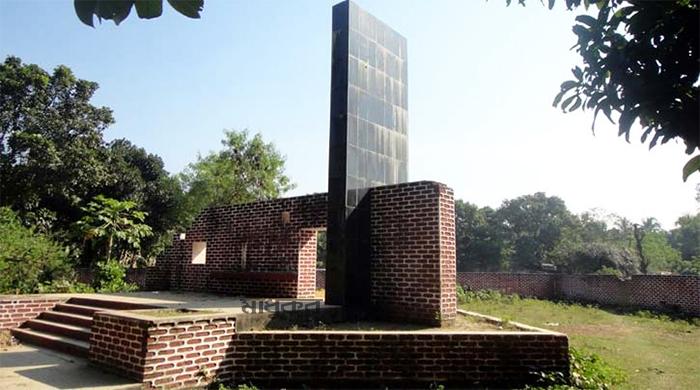 আজ পলাশবাড়ী হানাদারমুক্ত দিবস আজ পলাশবাড়ী হানাদারমুক্ত দিবস