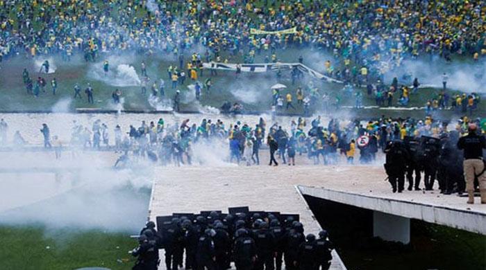 ব্রাজিলের কংগ্রেস-সুপ্রিম কোর্টে বলসোনারো সমর্থকদের তা-ব ব্রাজিলের কংগ্রেস-সুপ্রিম কোর্টে বলসোনারো সমর্থকদের তা-ব
