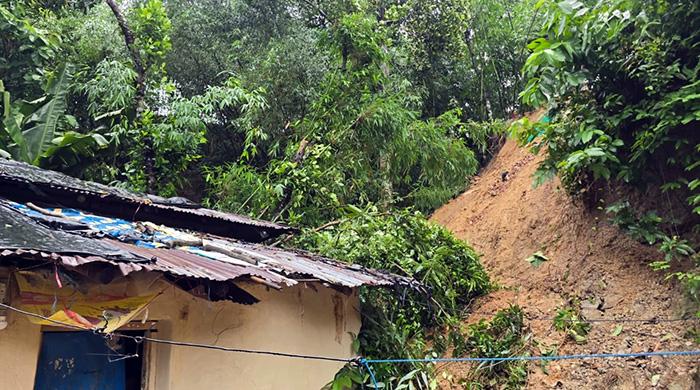 পাহাড় ধস: লামায় ৫, চকরিয়ায় ২ জন নিহত পাহাড় ধস: লামায় ৫, চকরিয়ায় ২ জন নিহত