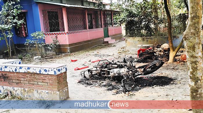 সাদুল্লাপুরে জমি নিয়ে বিরোধে ভাঙচুর-অগ্নিসংযোগ, আটক ২৪ সাদুল্লাপুরে জমি নিয়ে বিরোধে ভাঙচুর-অগ্নিসংযোগ, আটক ২৪