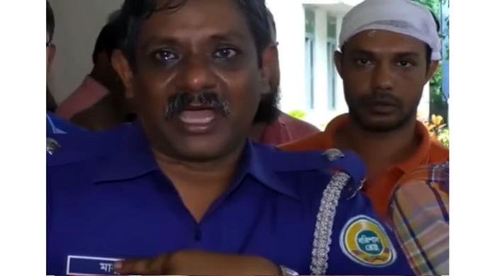 থানায় ঢুকে এভাবে কেউ নির্যাতন করে, আমরা কার কাছে যাব : ওসি মাসুদ থানায় ঢুকে এভাবে কেউ নির্যাতন করে, আমরা কার কাছে যাব : ওসি মাসুদ