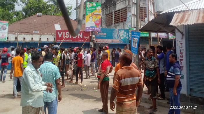 মহিমাগঞ্জে তুচ্ছ ঘটনাকে কেন্দ্র করে দুই গ্রামবাসীর সংঘর্ষ মহিমাগঞ্জে তুচ্ছ ঘটনাকে কেন্দ্র করে দুই গ্রামবাসীর সংঘর্ষ
