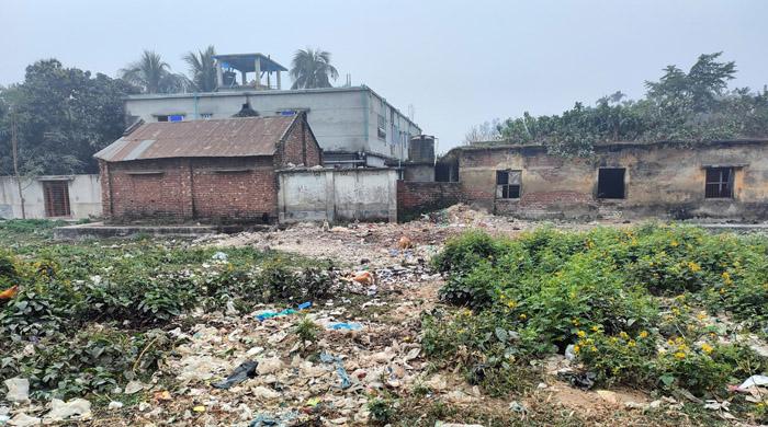 রাণীনগরে উন্মুক্ত স্থানে ময়লার ভাগাড় রাণীনগরে উন্মুক্ত স্থানে ময়লার ভাগাড়