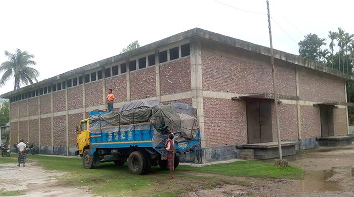 সুন্দরগঞ্জে খাদ্যগুদামে ধান দিতে নারাজ কৃষকেরা সুন্দরগঞ্জে খাদ্যগুদামে ধান দিতে নারাজ কৃষকেরা