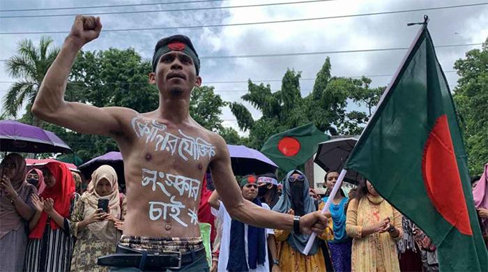 কোটা সংস্কারের দাবিতে আজও ‘বাংলা ব্লকেড’ কোটা সংস্কারের দাবিতে আজও ‘বাংলা ব্লকেড’