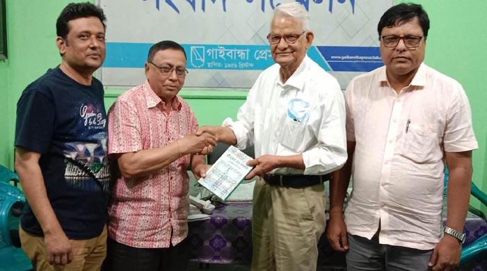 বিশিষ্ট কলামিস্ট বীর মুক্তিযোদ্ধা আবুল কালামের হাতে গোবিন্দলাল দাসের উপন্যাস বিশিষ্ট কলামিস্ট বীর মুক্তিযোদ্ধা আবুল কালামের হাতে গোবিন্দলাল দাসের উপন্যাস