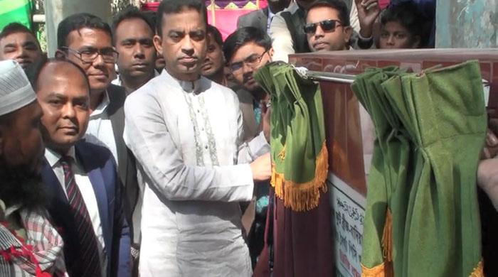 আওয়ামী লীগ সরকারে আছে বলেই দেশে অভুক্তপুর্ব উন্নয়ন হয়েছে আওয়ামী লীগ সরকারে আছে বলেই দেশে অভুক্তপুর্ব উন্নয়ন হয়েছে