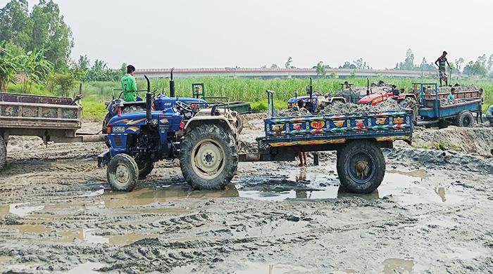 সাঘাটার আলাই ও বাঙ্গালী নদী থেকে ফের বালু লুটের মহোৎসব, ঝুঁকিতে দুই সেতু সাঘাটার আলাই ও বাঙ্গালী নদী থেকে ফের বালু লুটের মহোৎসব, ঝুঁকিতে দুই সেতু
