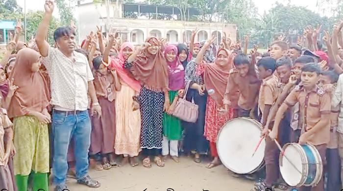 প্রাথমিক বৃত্তি পরীক্ষায় ৪০ পরীক্ষার্থীর মধ্যে ২৪ জন ট্যালেন্টপুল, ৬ জন সাধারণে বৃত্তি প্রাথমিক বৃত্তি পরীক্ষায় ৪০ পরীক্ষার্থীর মধ্যে ২৪ জন ট্যালেন্টপুল, ৬ জন সাধারণে বৃত্তি