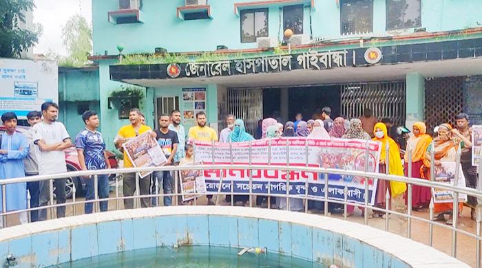আউটসোর্সিং নিয়োগে অনিয়ম অর্থবাণিজ্য ও খাবারের নিম্নমানের বিরুদ্ধে মানববন্ধন আউটসোর্সিং নিয়োগে অনিয়ম অর্থবাণিজ্য ও খাবারের নিম্নমানের বিরুদ্ধে মানববন্ধন
