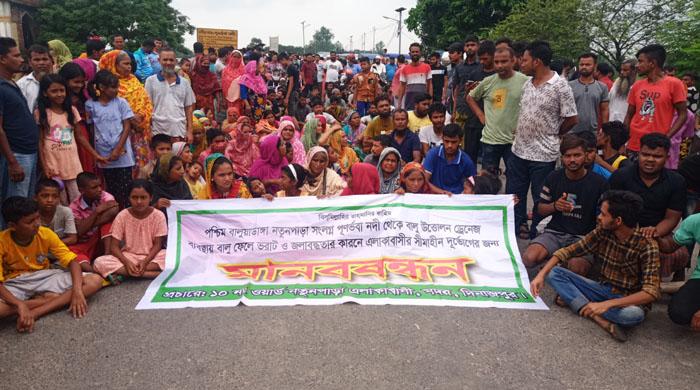 দিনাজপুরে জলবদ্ধতায় দুর্ভোগের প্রতিকারে মহাসড়ক অবরোধ, তিন ঘন্টা পর যান চলাচল স্বাভাবিক দিনাজপুরে জলবদ্ধতায় দুর্ভোগের প্রতিকারে মহাসড়ক অবরোধ, তিন ঘন্টা পর যান চলাচল স্বাভাবিক