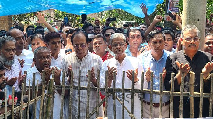 পীরগঞ্জে আবু সাঈদের কবর জিয়ারত করলেন মির্জা ফখরুল পীরগঞ্জে আবু সাঈদের কবর জিয়ারত করলেন মির্জা ফখরুল