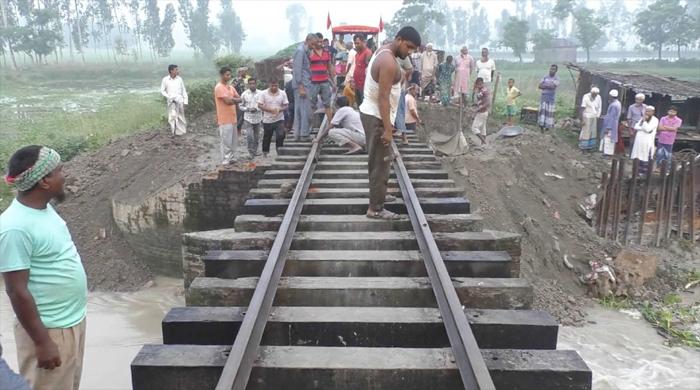 ২৩ ঘণ্টা পর কুড়িগ্রামের সঙ্গে সারাদেশের রেল যোগাযোগ স্বাভাবিক ২৩ ঘণ্টা পর কুড়িগ্রামের সঙ্গে সারাদেশের রেল যোগাযোগ স্বাভাবিক