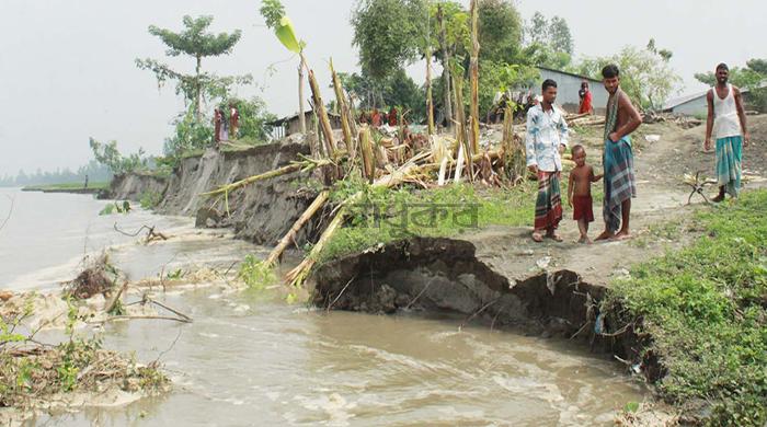 সাঘাটায় যমুনার ভাঙনের কবলে আশ্রয়ণ প্রকল্প সাঘাটায় যমুনার ভাঙনের কবলে আশ্রয়ণ প্রকল্প