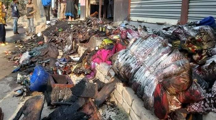 গোবিন্দগঞ্জের নয়ারহাটে গার্মেন্টস মার্কেটে অগ্নিকান্ড সংঘটিত গোবিন্দগঞ্জের নয়ারহাটে গার্মেন্টস মার্কেটে অগ্নিকান্ড সংঘটিত