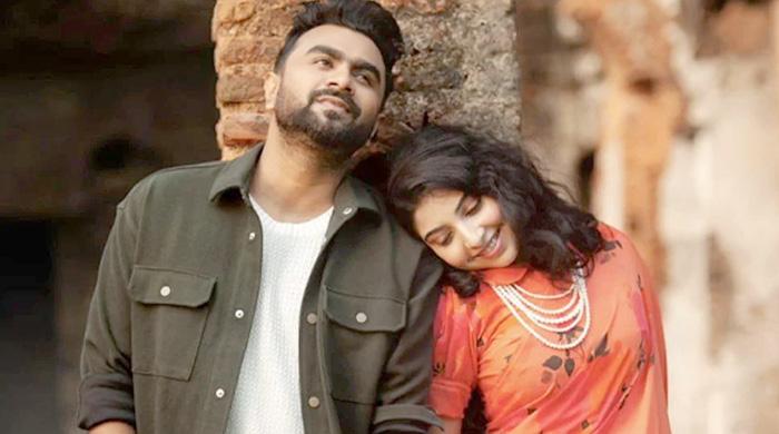 ইউটিউবে ১০ কোটি ভিউয়ের মাইলফলক: ইমরান-পড়শীর ‘জনম জনম’ ইউটিউবে ১০ কোটি ভিউয়ের মাইলফলক: ইমরান-পড়শীর ‘জনম জনম’