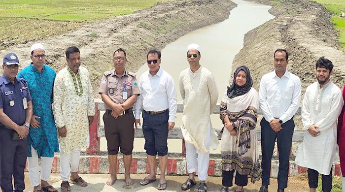 নওগাঁয় স্বচ্ছতার নজির: খাল খনন শেষে সরকারি অর্থ ফেরত নওগাঁয় স্বচ্ছতার নজির: খাল খনন শেষে সরকারি অর্থ ফেরত