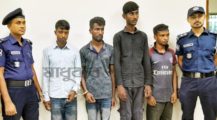 গোবিন্দগঞ্জে চালককে হত্যা করে ইজিবাইক ছিনতাই, গ্রেপ্তার ৪ গোবিন্দগঞ্জে চালককে হত্যা করে ইজিবাইক ছিনতাই, গ্রেপ্তার ৪