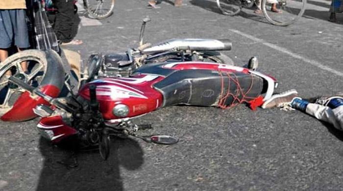 দিনাজপুর চিরিরবন্দরে বাসের ধাক্কায় মোটর সাইকেল চালক নিহত দিনাজপুর চিরিরবন্দরে বাসের ধাক্কায় মোটর সাইকেল চালক নিহত