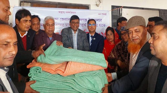 গোবিন্দগঞ্জে শীতার্ত মানুষের জন্য জনপ্রতিনিধিদের মাধ্যমে জেলা পরিষদের কম্বল হস্তান্তর গোবিন্দগঞ্জে শীতার্ত মানুষের জন্য জনপ্রতিনিধিদের মাধ্যমে জেলা পরিষদের কম্বল হস্তান্তর