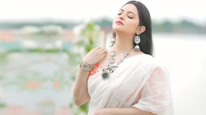 মেসির জাদুতে মুগ্ধ পরীমণি মেসির জাদুতে মুগ্ধ পরীমণি