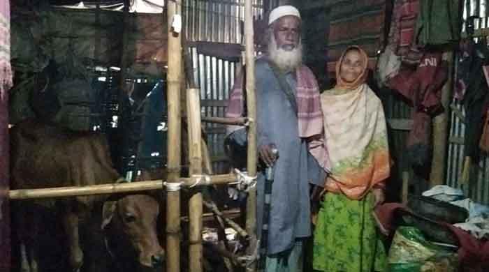 প্রতিবন্ধী স্ত্রীকে নিয়ে অন্যের গোয়াল ঘরে ভিক্ষুক সোলেমান মৃধার বসবাস প্রতিবন্ধী স্ত্রীকে নিয়ে অন্যের গোয়াল ঘরে ভিক্ষুক সোলেমান মৃধার বসবাস