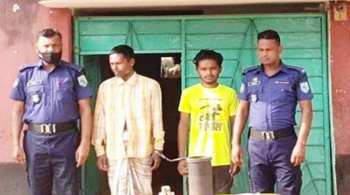 ধাপেরহাটে জুয়া খেলার সরঞ্জামসহ দুই জুয়ারু গ্রেফতার ধাপেরহাটে জুয়া খেলার সরঞ্জামসহ দুই জুয়ারু গ্রেফতার