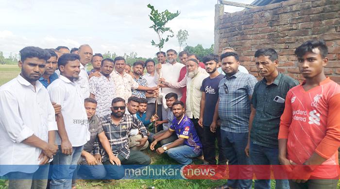 ফুলছড়িতে বিভিন্ন শিক্ষাপ্রতিষ্ঠানে ছাত্রদলের বৃক্ষরোপণ ফুলছড়িতে বিভিন্ন শিক্ষাপ্রতিষ্ঠানে ছাত্রদলের বৃক্ষরোপণ
